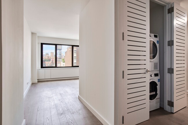 Interior Photo - 220 East 72nd Street