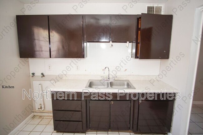 Building Photo - 2414 Silver