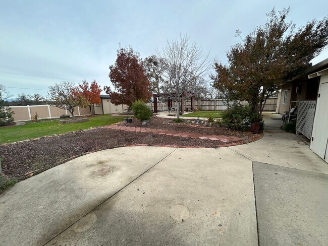 Building Photo - Comfortable 3-Bedroom Home in Gated Cottonwood Community