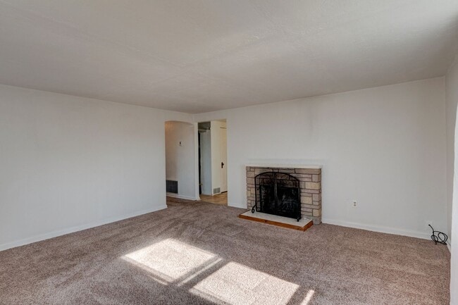 Building Photo - Three Bedroom One Bath House