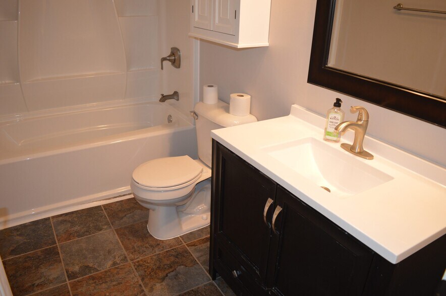 Building Photo - 2543 Chesapeake Dr