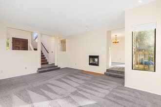Building Photo - Redmond 3BR | 1.5BA Duplex with Attached Garage — Newly Reduced Rate