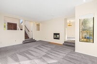 Building Photo - Redmond 3BR | 1.5BA Duplex with Attached Garage — Newly Reduced Rate