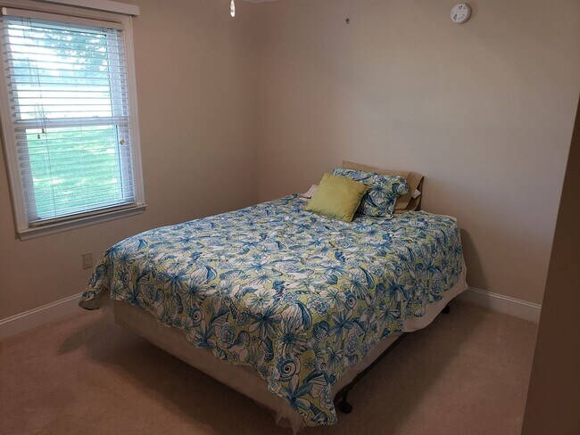 Building Photo - Beautiful Home on Lake Clermont