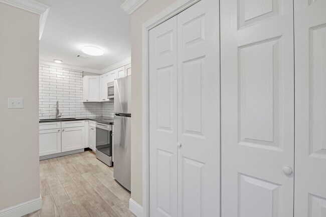 Building Photo - 22615 Mattingly St