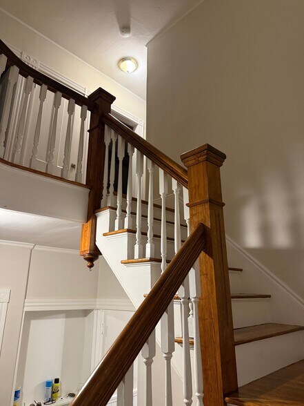 Building Photo - 256-258 Gibson St