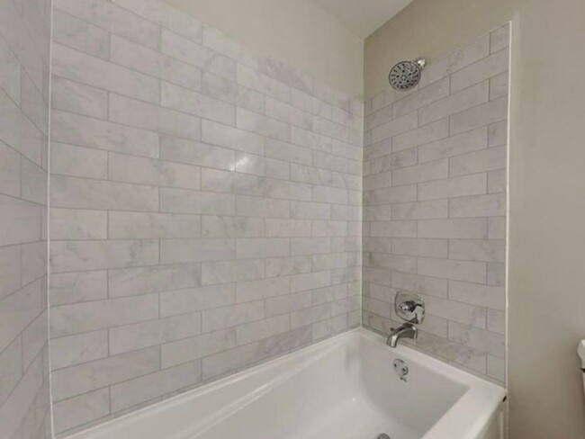 Building Photo - 2 Bedroom Townhome in Chapel Hill