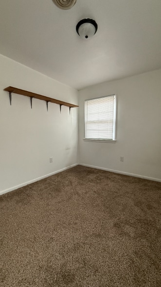 Building Photo - 1601 N Oak St