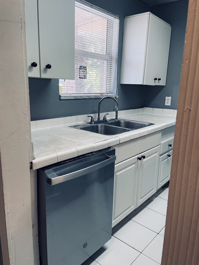 Kitchen - 4836 Atlantic Blvd