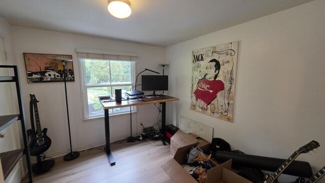 Building Photo - 10632 SE 4th St