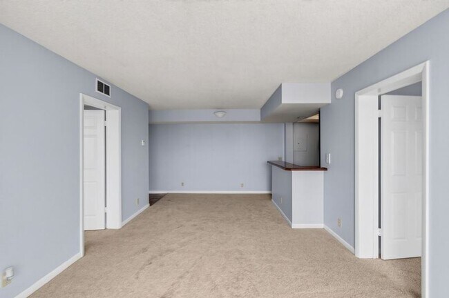 Building Photo - 724 Executive Center Dr