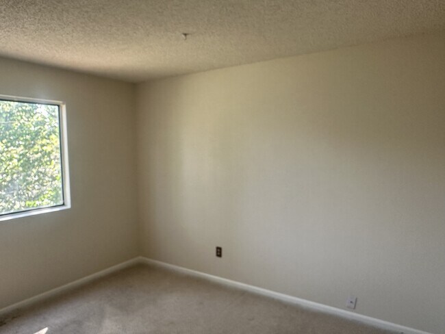 Building Photo - 11042 Alcott Dr