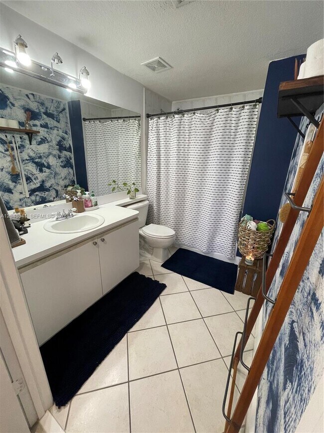 Building Photo - 3500 Coral Wy