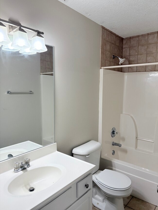 Building Photo - 436 Catalpa Cir