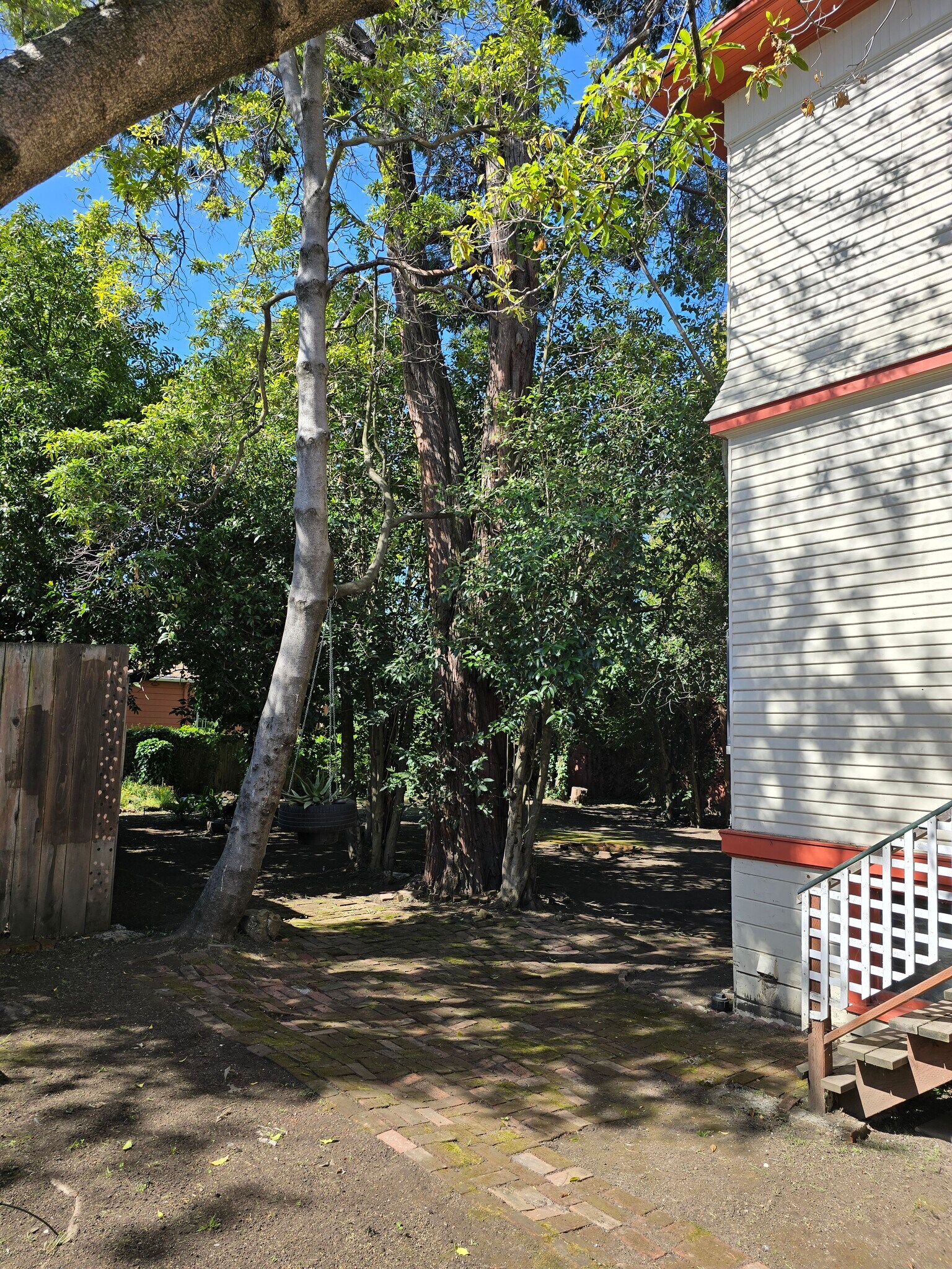 Building Photo - 2444 Carleton St