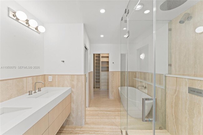 Building Photo - 1250 NE 87th St