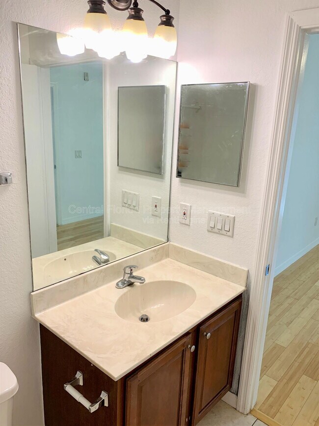 Building Photo - 2460 Grand Central Pkwy