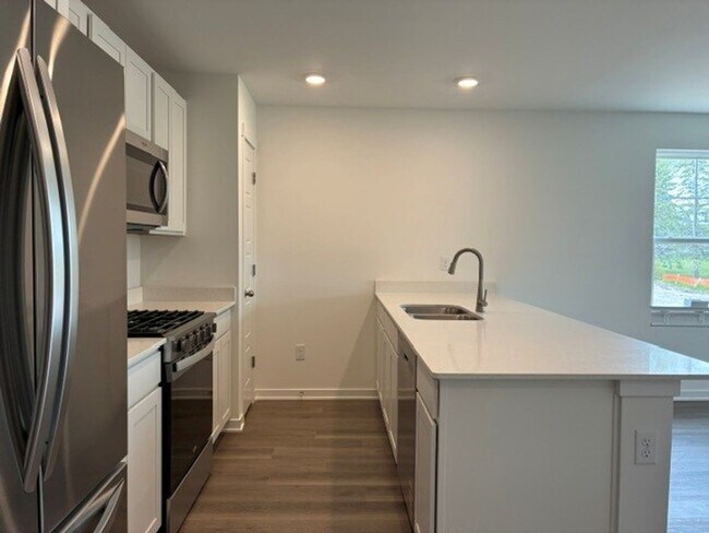 Building Photo - Brand New 3 Bedroom - 2.5 Bath Condo in Union Grove