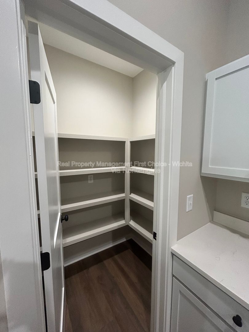 Building Photo - 1965 Cody