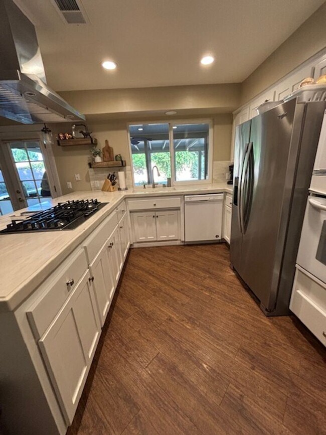 Building Photo - Beautiful 3 Bedroom / 2 Bathroom Home in S...