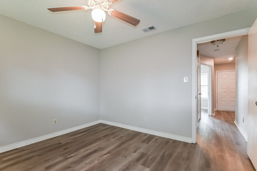Building Photo - 1311 Mallard Dr