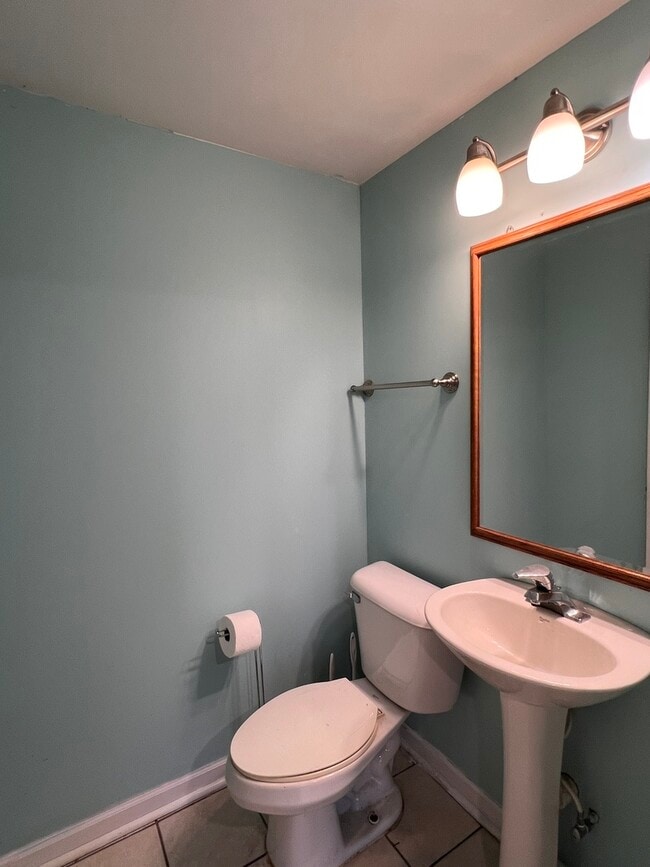 Building Photo - 1202 Reading St