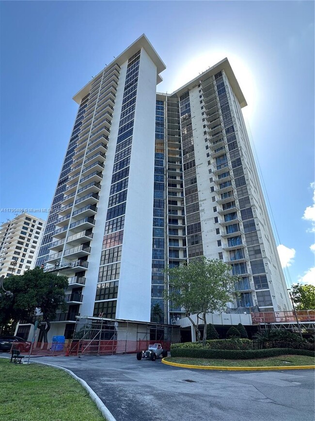Building Photo - 18181 NE 31st Ct