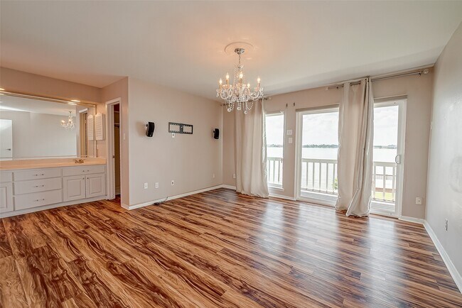 Building Photo - 10 Mariner Village Dr