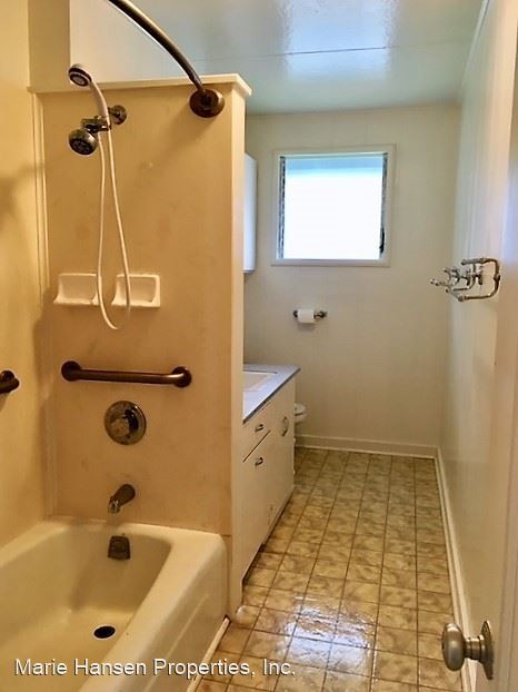 Building Photo - 3 br, 1.5 bath House - 2702 Hillside Ave