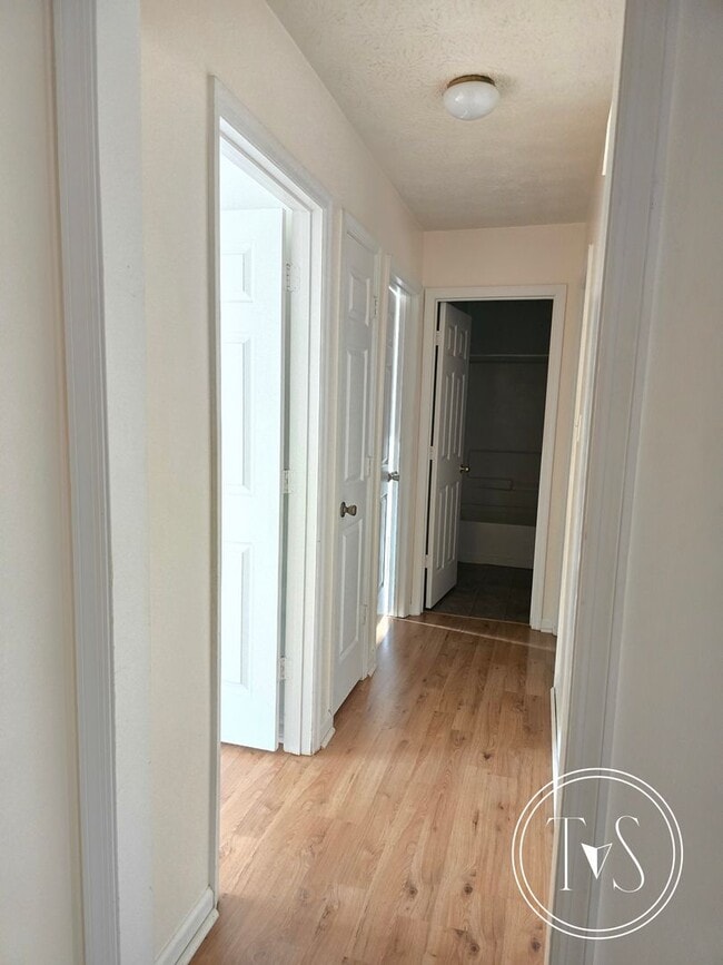 Building Photo - 613 Ryan Ln