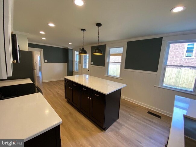 Building Photo - 742 St Joseph St