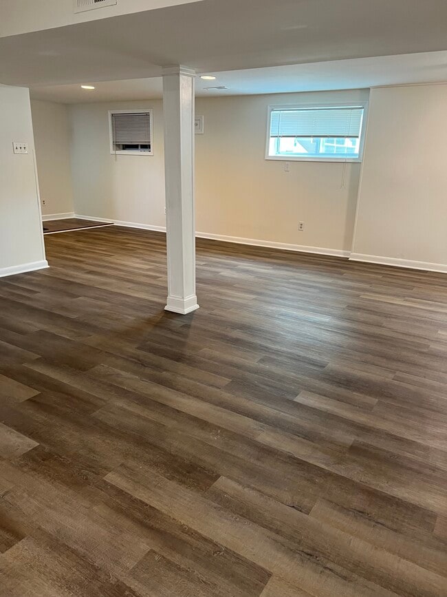 Building Photo - 7441 Convair Dr