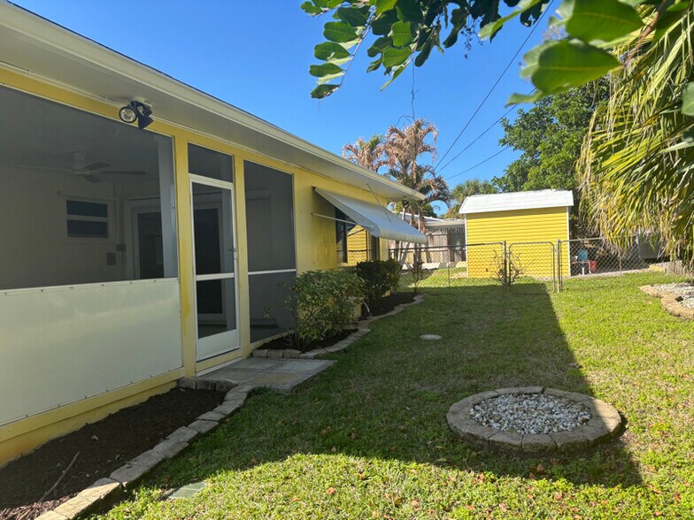 Building Photo - 3393 NE Sandra Dr