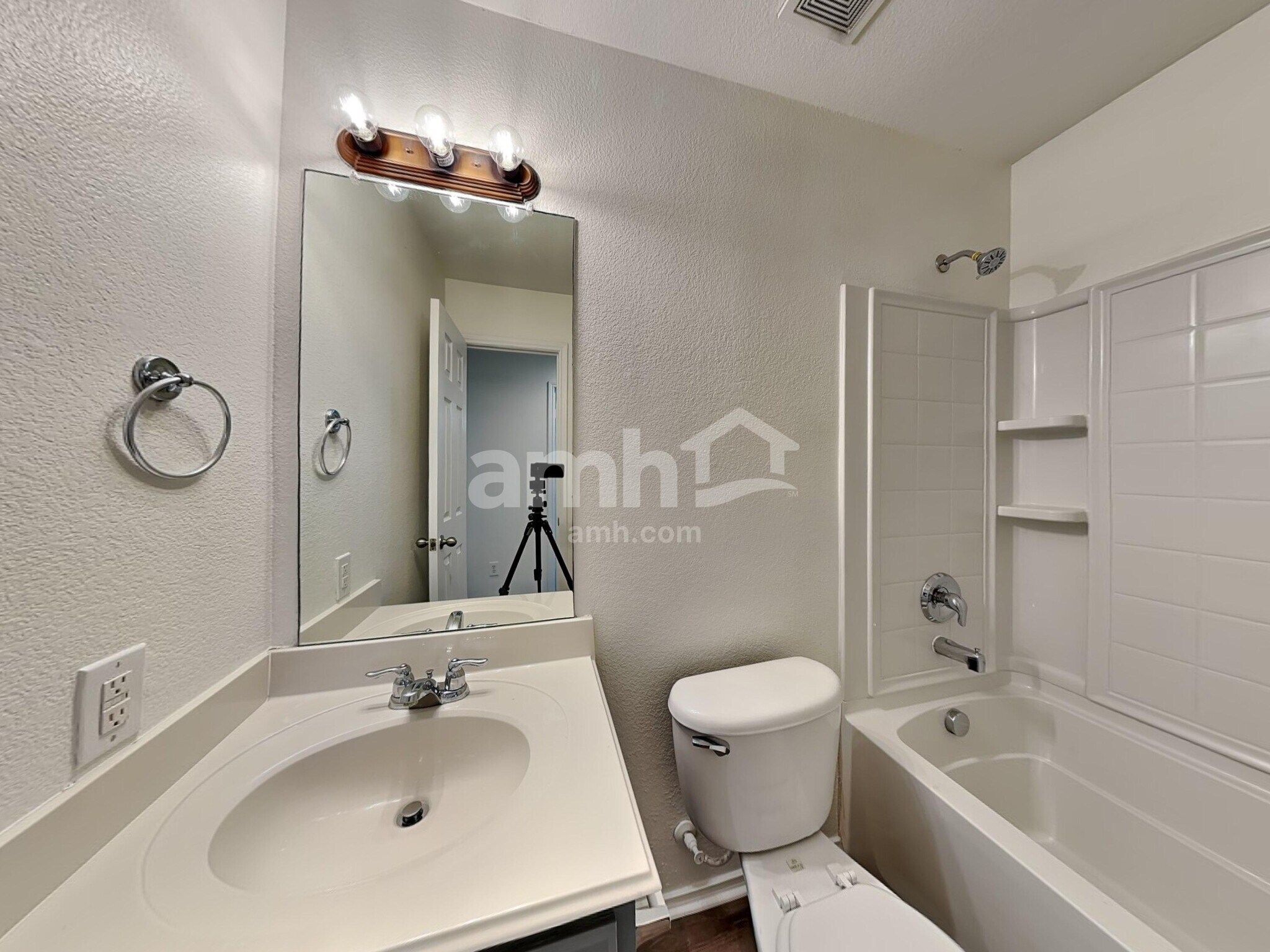 Building Photo - 506 Azalea Dr