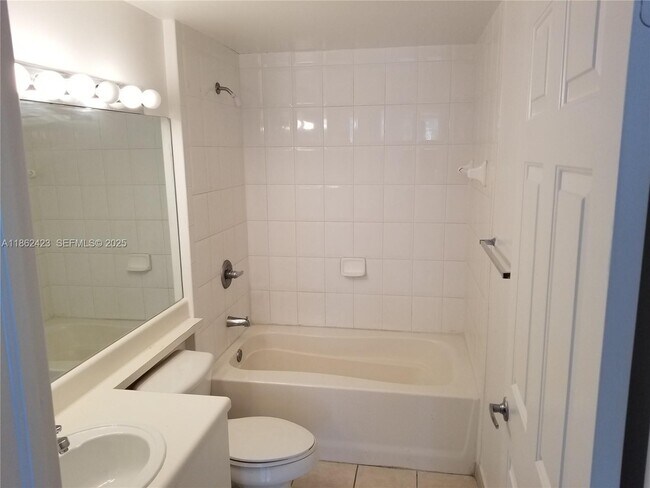 Building Photo - 8070 N Nob Hill Rd