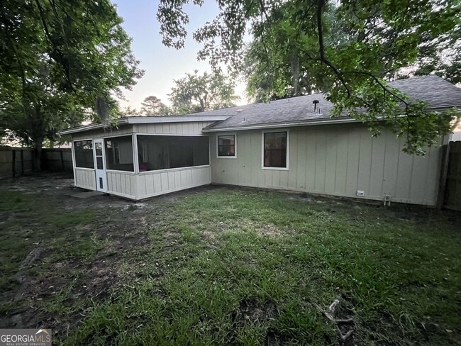 Building Photo - 315 Sunnyside Dr