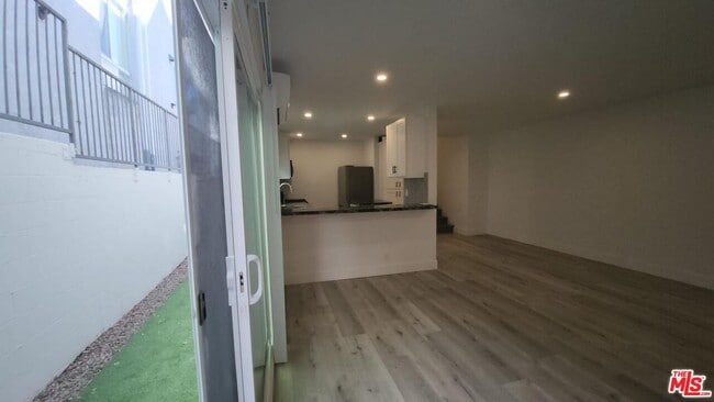 Building Photo - 1951 Selby Ave