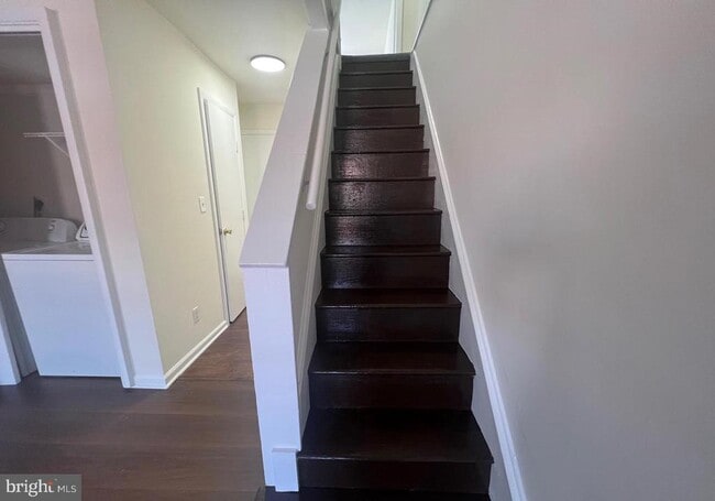 Building Photo - 336 Barclay St