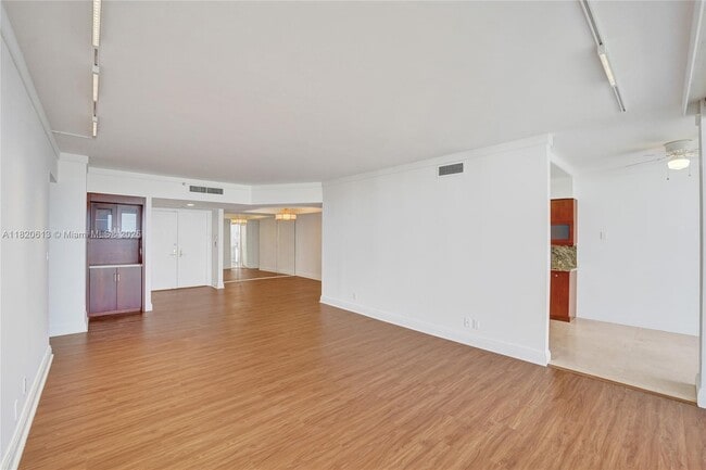 Building Photo - 20281 E Country Club Dr