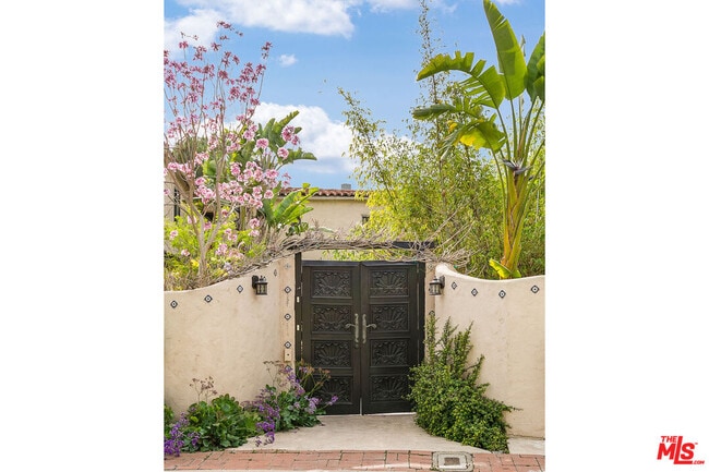 Building Photo - 2319 Meadow Valley Ter