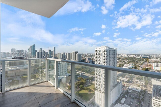 Building Photo - 2020 N Bayshore Dr