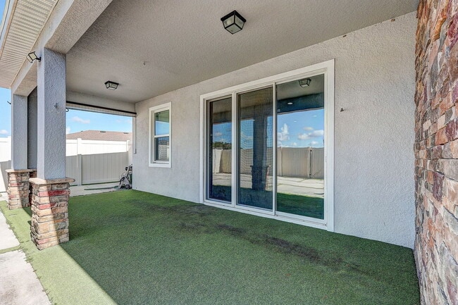Building Photo - 32848 Sand Creek Dr