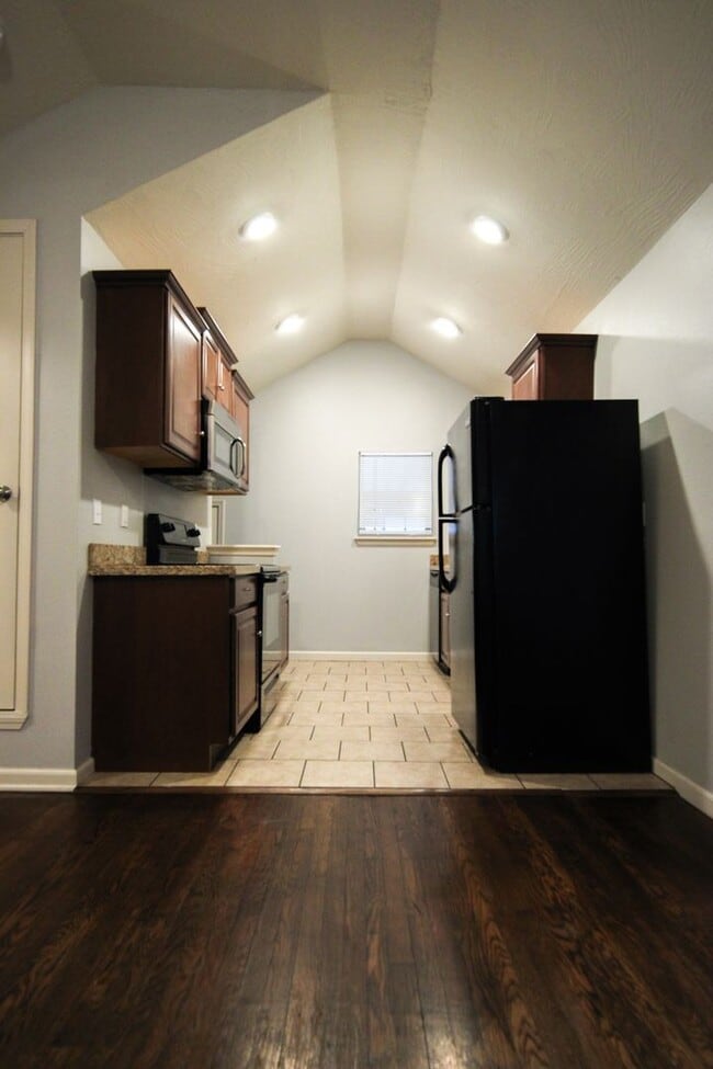 Building Photo - Updated 3BR/2BA House Near MSU – Garage, B...