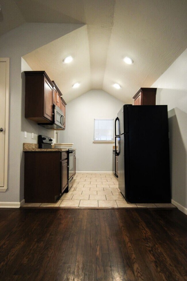 Building Photo - Updated 3BR/2BA House Near MSU – Garage, Basement & Yard!