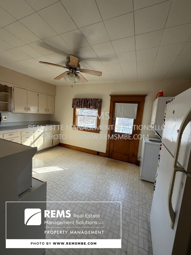 Building Photo - 203 S Albert Ave