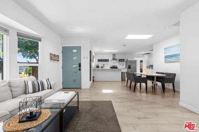 Building Photo - 2559 Colby Ave