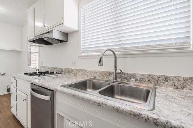 Building Photo - 6575 Cleomoore Ave