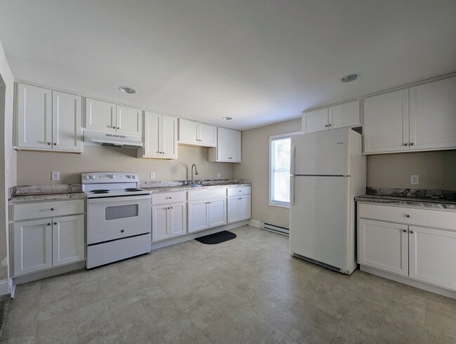 Building Photo - 223 W 6th St