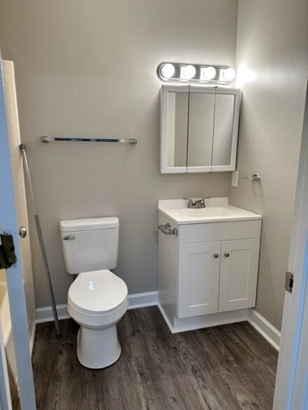 Building Photo - 216 Colonial Heights Rd