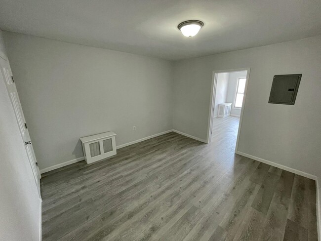 Building Photo - 18 Avenue O